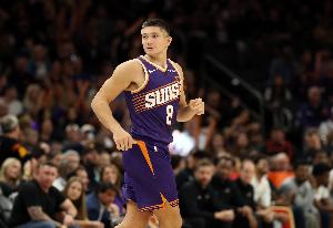 太阳主帅：格雷森·阿伦的右大腿股四头肌被撞到 情况应该不严重